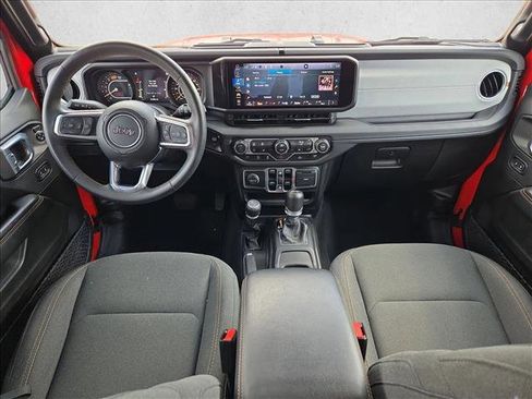 Used 2025 Jeep Wrangler Unlimited Sahara AWD/4WD image 15