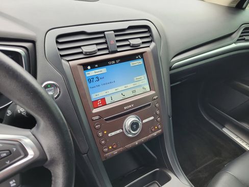 Used 2018 Ford Fusion Titanium image 27