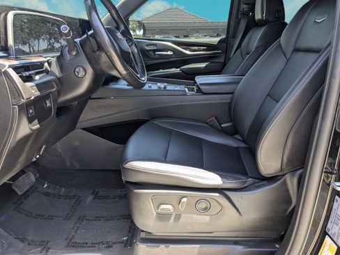 Used 2022 Cadillac Escalade Luxury w/ LPO, Floor Liner Package RWD image 5