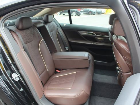 Used 2020 BMW 750i xDrive 750i xDrive image 21