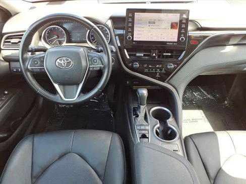 Used 2021 Toyota Camry XLE image 18