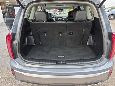 Used 2025 Kia Telluride S FWD image 17