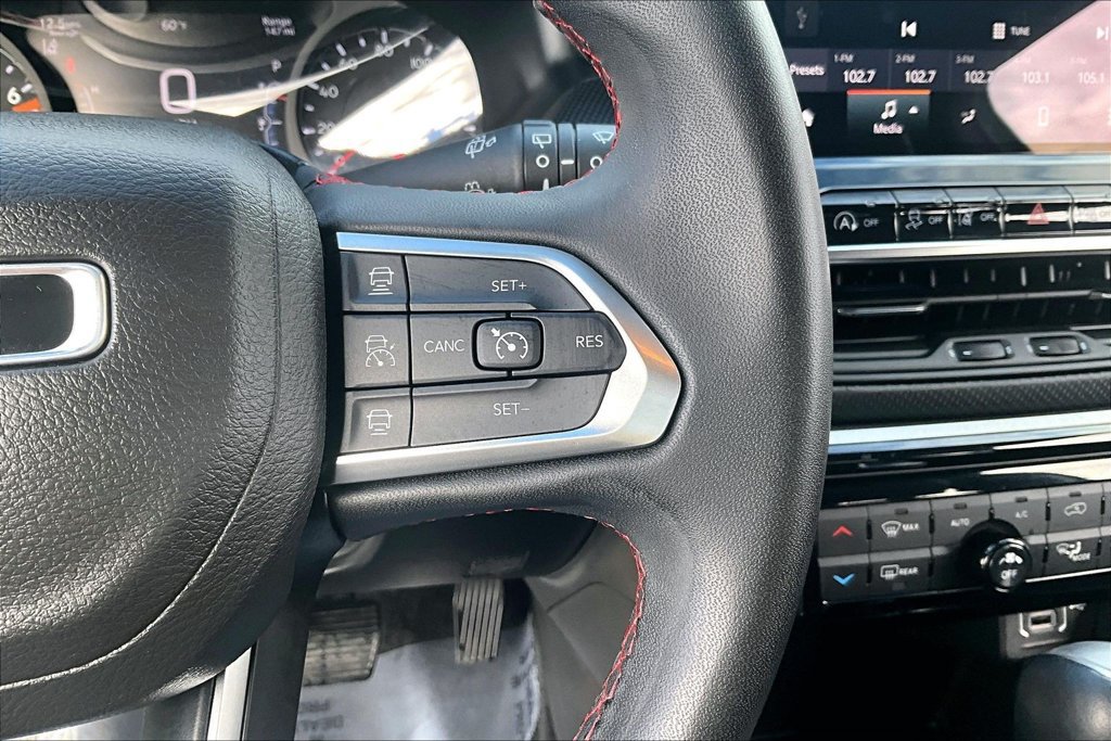 Used 2025 Jeep Compass Trailhawk AWD/4WD image 19