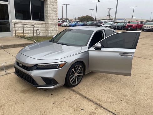 Used 2022 Honda Civic Touring image 1