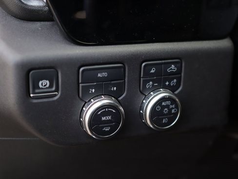 Used 2025 GMC Sierra 1500 SLT image 10