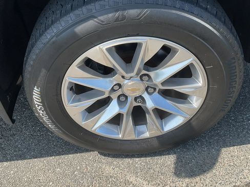 Used 2019 Chevrolet Silverado 1500 LTZ w/ LTZ Premium Package AWD/4WD image 12