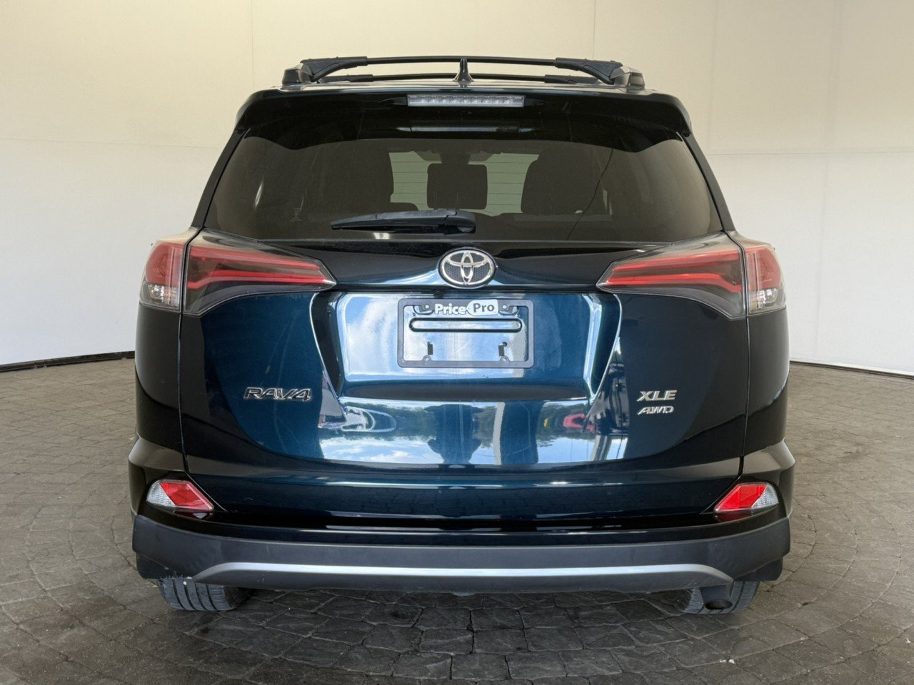 Used 2018 Toyota RAV4 XLE w/ Plus Extra Value Package AWD/4WD image 6