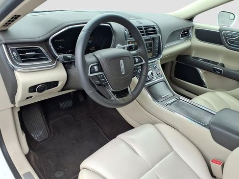 Used 2017 Lincoln Continental Premiere image 26