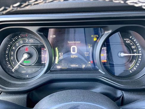 Certified 2025 Jeep Wrangler Unlimited Sahara w/ Safety Group image 8