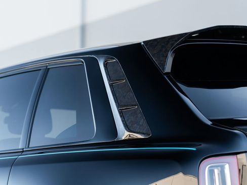 Used 2023 Rolls-Royce Cullinan Black Badge image 13