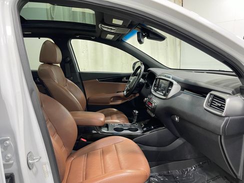 Used 2019 Kia Sorento SX FWD image 34