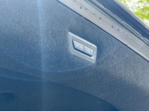 Used 2025 BMW 740i xDrive AWD/4WD image 50
