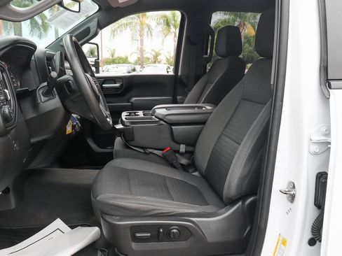 Used 2022 Chevrolet Silverado 2500 Custom w/ Custom Value Package image 17