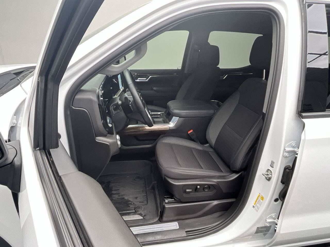 Certified 2024 GMC Sierra 1500 Elevation w/ LPO, Elevation Black Package AWD/4WD image 11