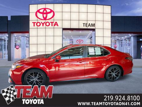 Used 2024 Toyota Camry SE w/ Convenience Package FWD image 1