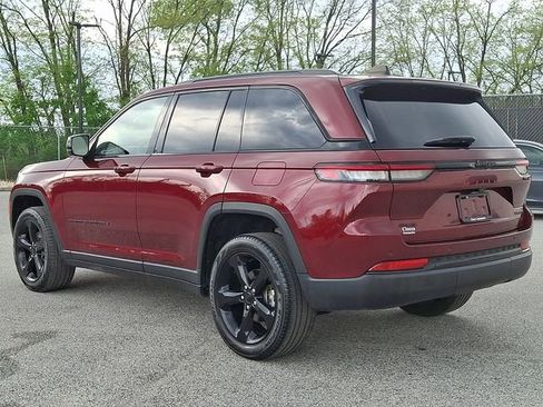 Used 2023 Jeep Grand Cherokee Limited w/ Black Appearance Package AWD/4WD image 7