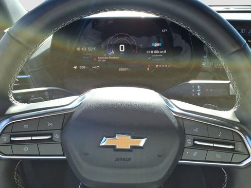 Used 2025 Chevrolet Traverse LT image 22