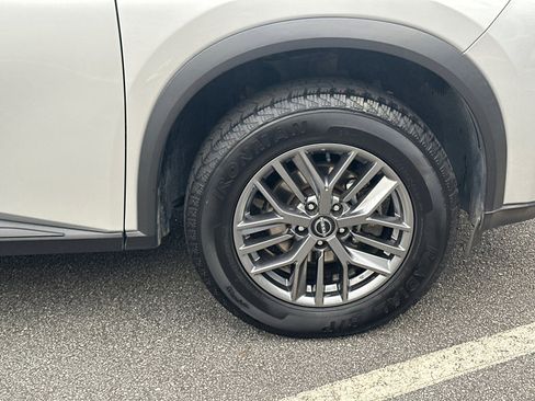 Used 2024 Nissan Rogue S image 12