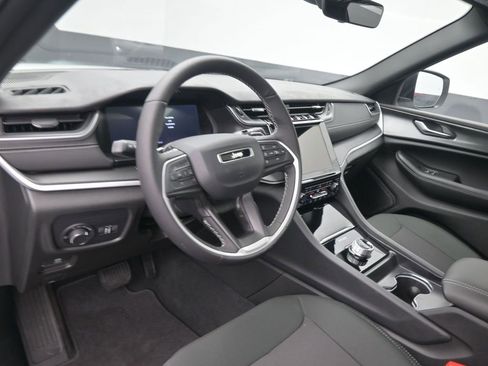 New 2025 Jeep Grand Cherokee Laredo X w/ Luxury Tech Group I image 33