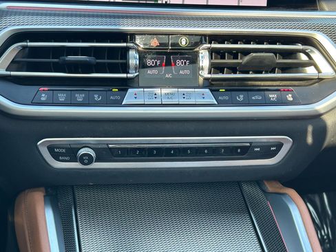 Used 2022 BMW X6 xDrive40i w/ Executive Package image 22