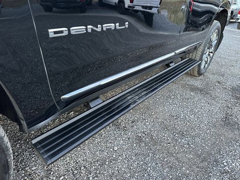 Used 2023 GMC Yukon Denali Ultimate image 12