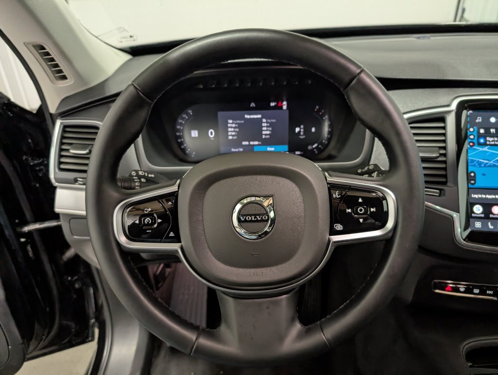 Used 2025 Volvo XC90 B5 Core AWD/4WD image 18