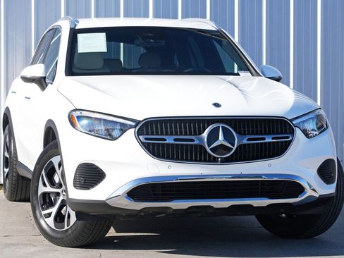 Used 2025 Mercedes-Benz GLC 350e 4MATIC image 4