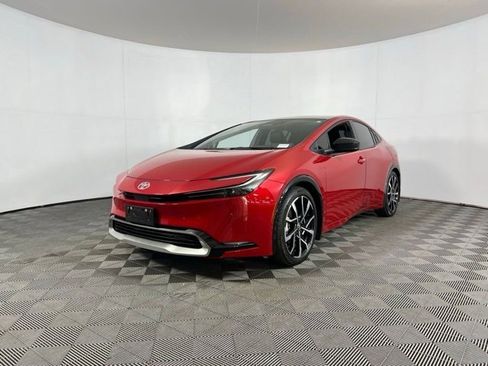 Used 2024 Toyota Prius Prime Premium image 3