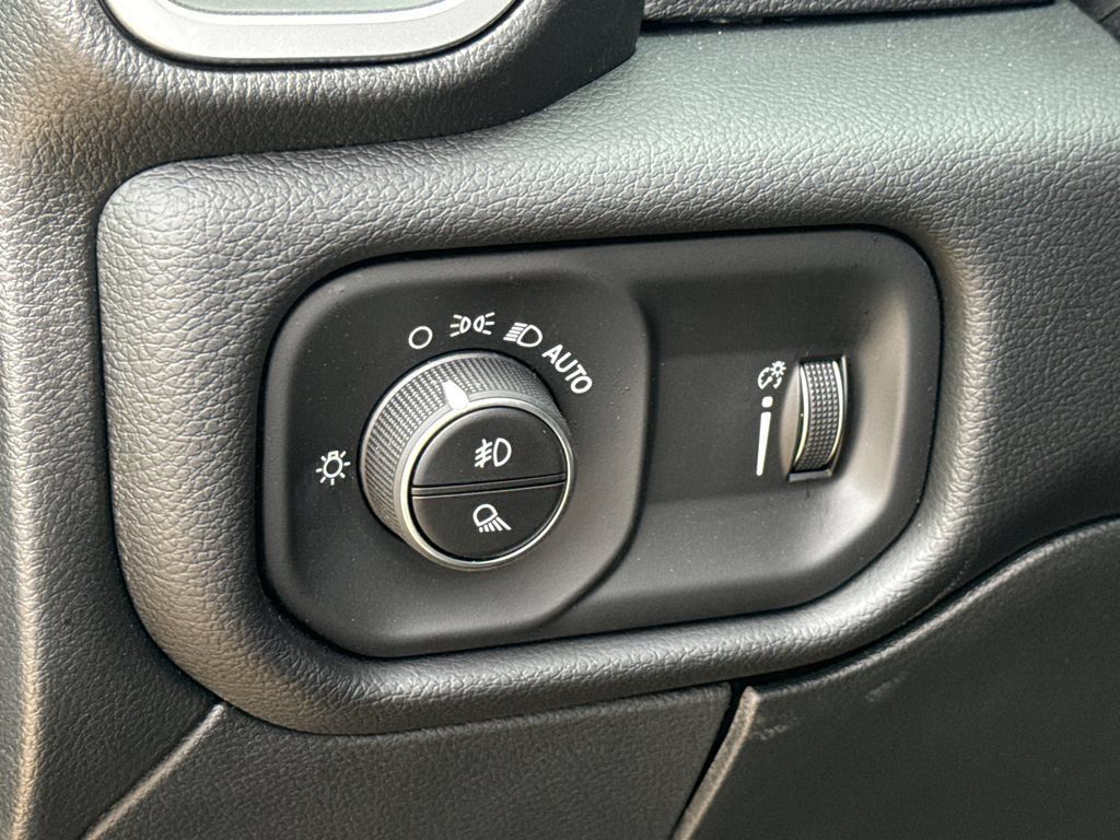 New 2026 RAM 3500 Big Horn AWD/4WD image 22