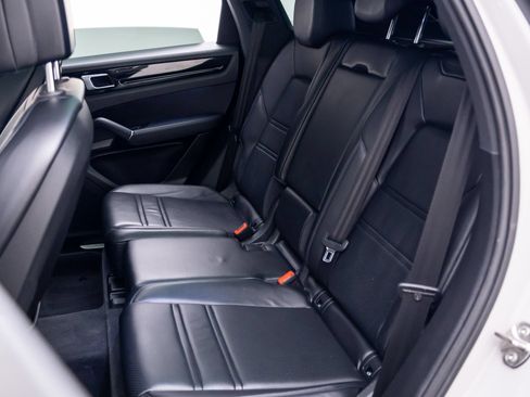 Used 2023 Porsche Cayenne AWD/4WD image 16