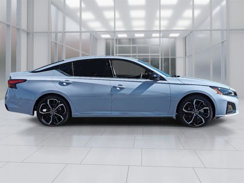 New 2025 Nissan Altima 2.5 SR image 6