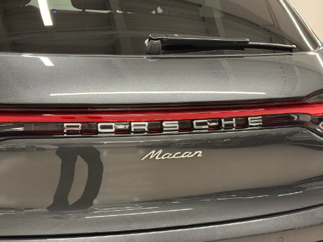 Certified 2026 Porsche Macan AWD/4WD image 10