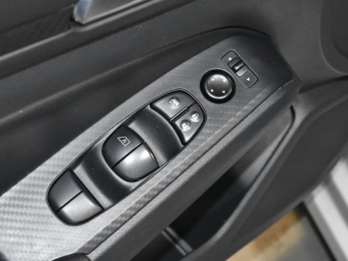 Used 2024 Nissan Altima 2.5 SV FWD image 5
