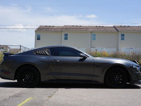Used 2018 Ford Mustang GT Premium w/ GT Performance Package RWD image 4