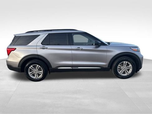 Used 2022 Ford Explorer XLT w/ Equipment Group 202A image 8