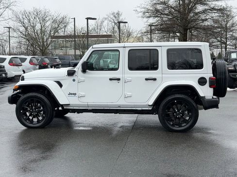 Certified 2025 Jeep Wrangler Sahara 4xe w/ Safety Group image 10