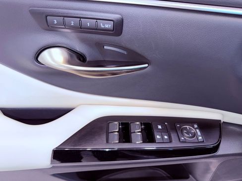 Certified 2025 Lexus ES 300h F Sport image 18