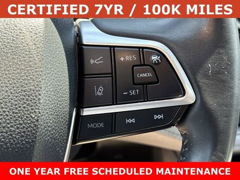 Used 2022 Toyota Highlander XLE AWD/4WD image 24