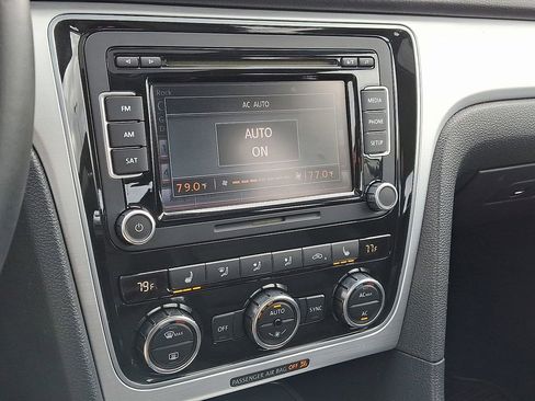 Used 2012 Volkswagen Passat 2.5 SE image 21