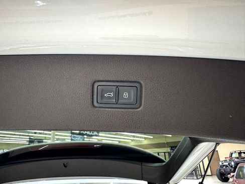 Used 2018 Audi Q7 3.0T Prestige image 10