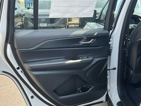 New 2025 Jeep Grand Cherokee L Laredo AWD/4WD image 23