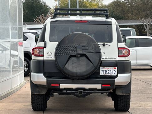 Used 2014 Toyota FJ Cruiser 4WD image 5