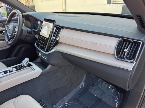 Used 2025 Volvo XC90 T8 Plus w/ Protection Package Premier AWD/4WD image 15