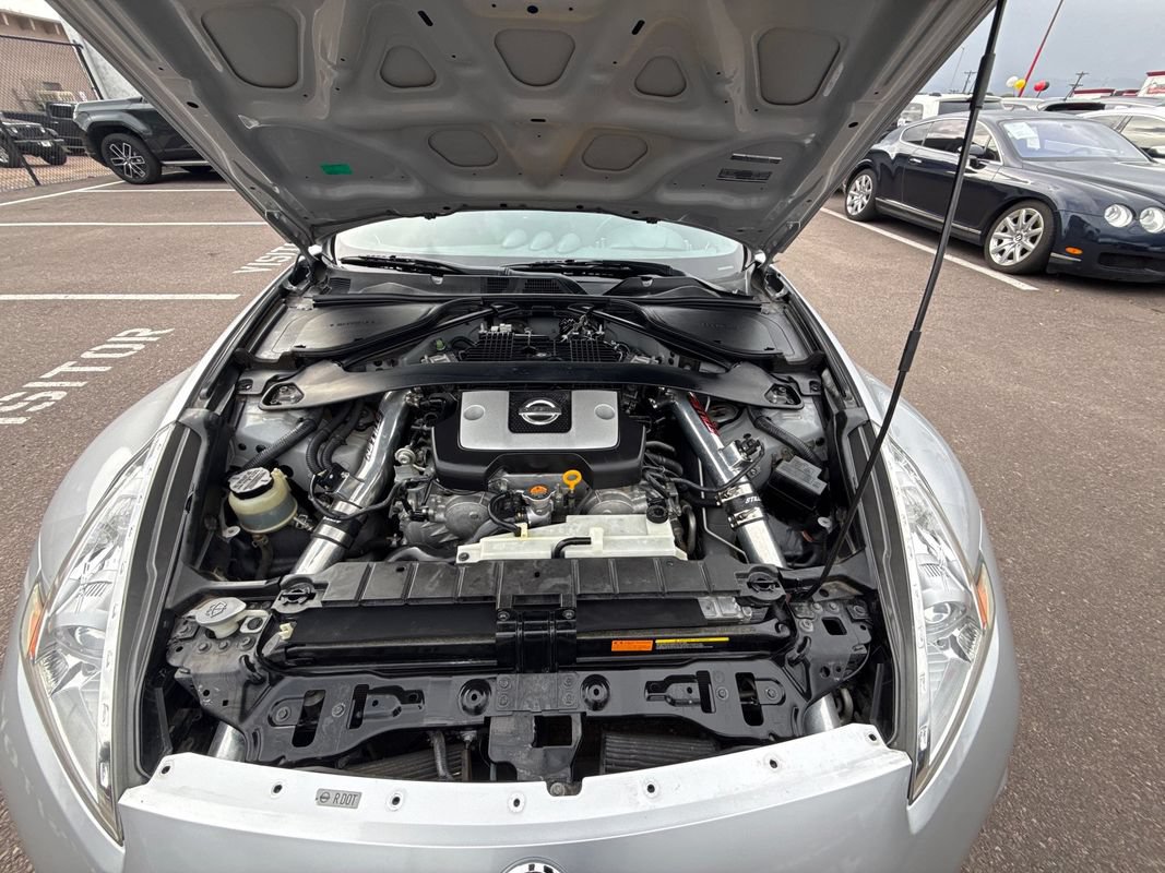 Used 2011 Nissan 370Z Coupe RWD image 10
