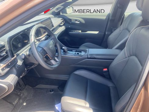 Used 2023 Toyota Crown Platinum AWD/4WD image 10