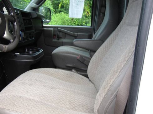Used 2019 Chevrolet Express 3500 w/ Driver Convenience Package RWD image 8