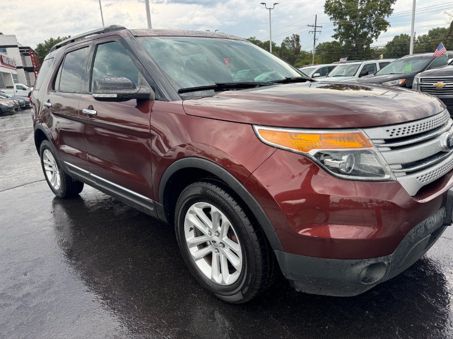 Used 2015 Ford Explorer XLT w/ Equipment Group 202A AWD/4WD image 11