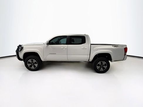 Used 2017 Toyota Tacoma TRD Sport w/ Tow Package image 4