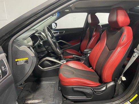 Used 2012 Hyundai Veloster w/ Style Pkg image 11