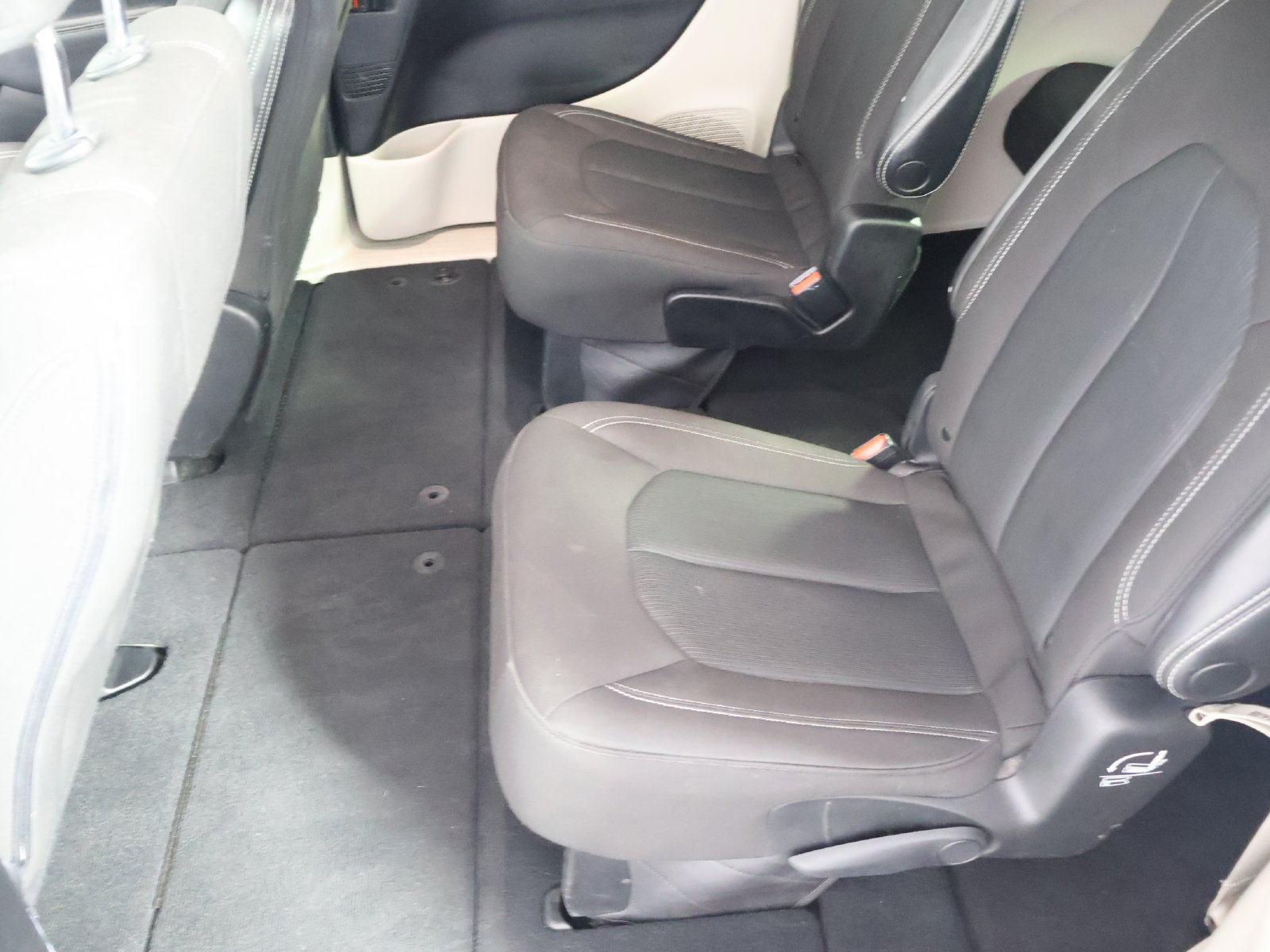 Used 2023 Chrysler Voyager LX FWD image 32
